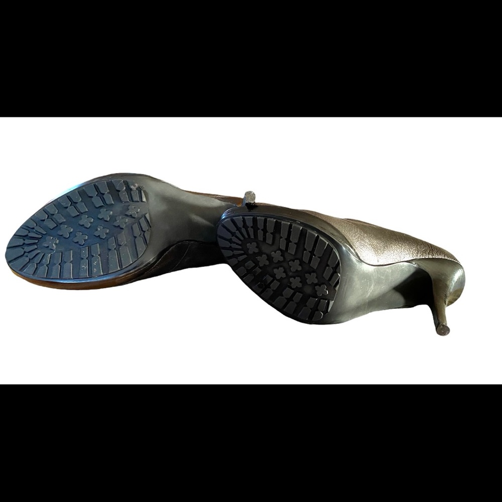 Michael Kors silver/pewter open toe 4 1/2 inch stilettos. Size 9 M like new! - Picture 10 of 11